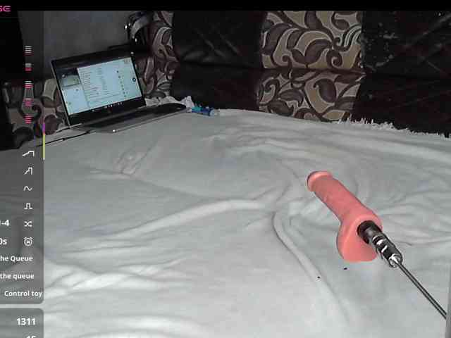 VikkiMouse18 webcam