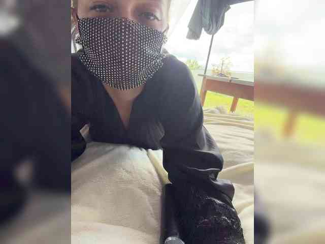VikkiMouse18 webcam
