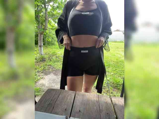 VikkiMouse18 webcam