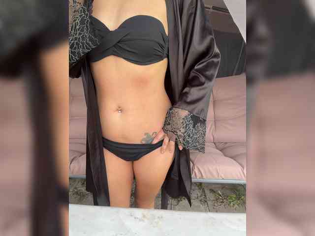 VikkiMouse18 webcam