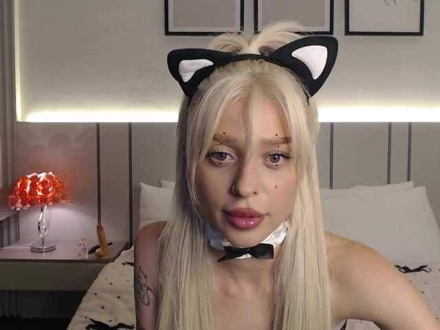 BlondyLi webcam