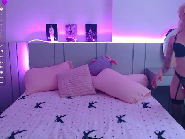 BlondyLi webcam
