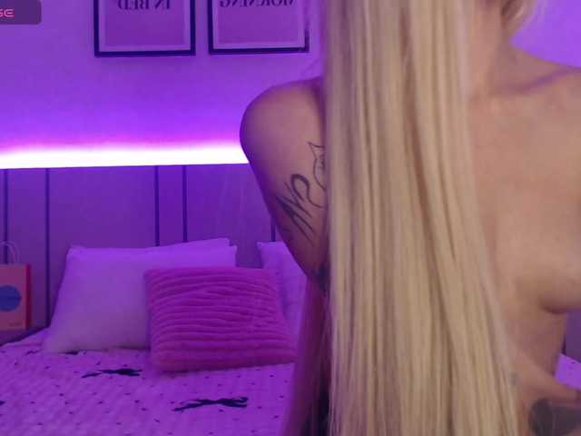 BlondyLi live cam on BongaCams