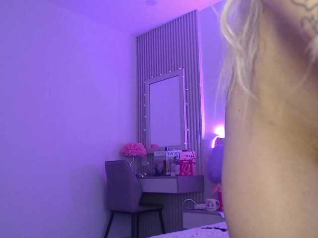 BlondyLi live cam on BongaCams