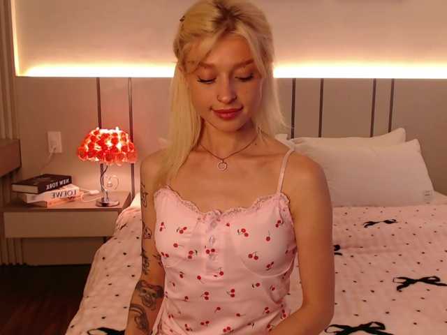 BlondyLi live cam