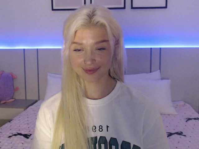 BlondyLi live cam