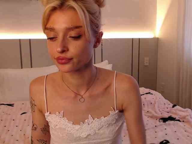 BlondyLi webcam