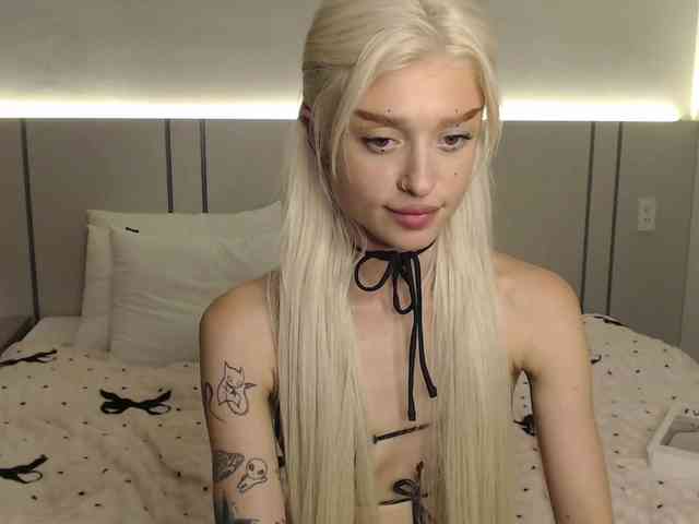 BlondyLi webcam