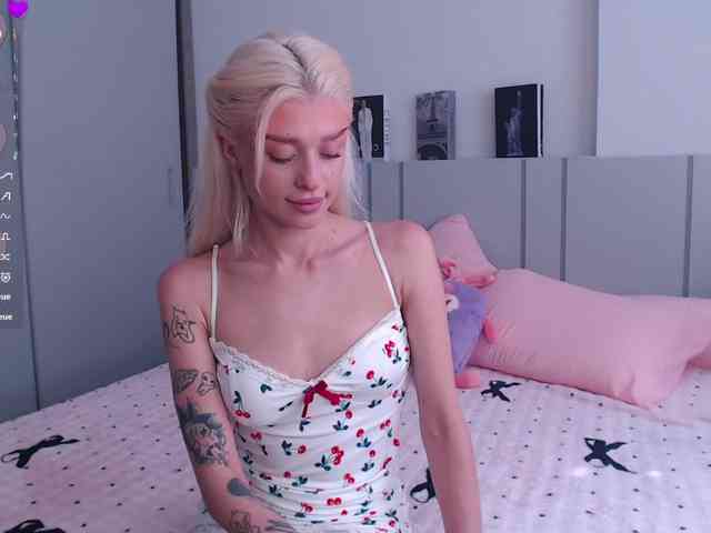 BlondyLi webcam