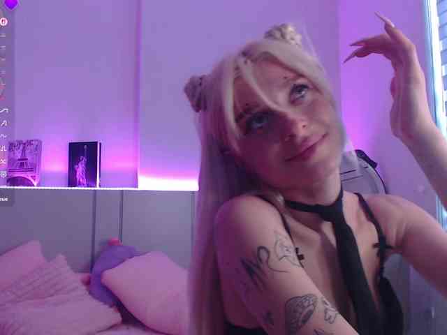 Model: BlondyLi