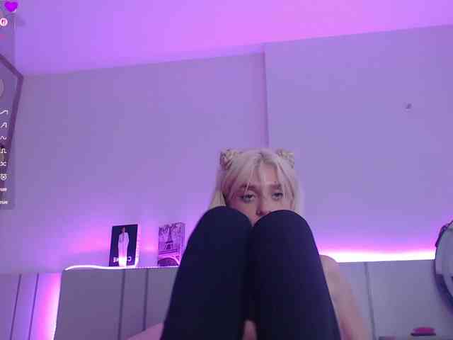 Model: BlondyLi