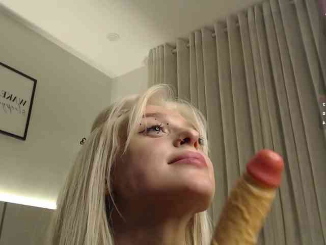 โมเดลนี้กำลังถ่ายทอดสดอยู่. BlondyLi