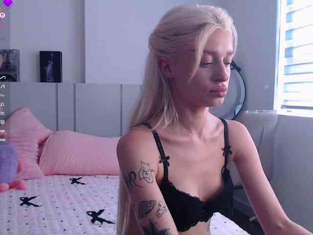 BlondyLi webcam