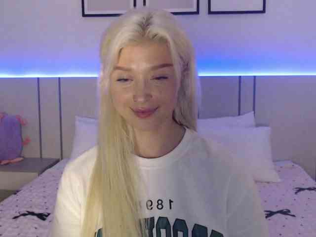 BlondyLi webcam