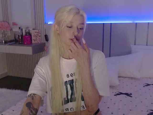 BlondyLi webcam