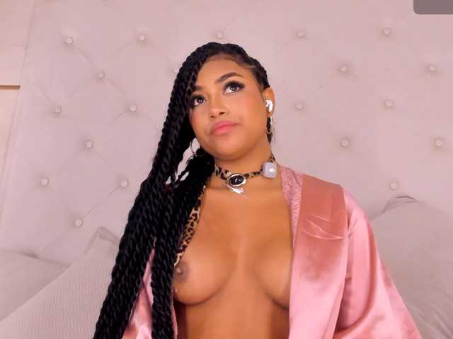 dionneventuri live cam on BongaCams