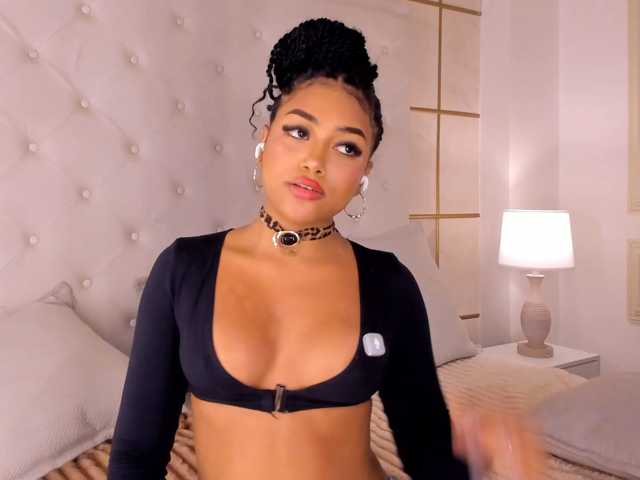 dionneventuri live cam on BongaCams