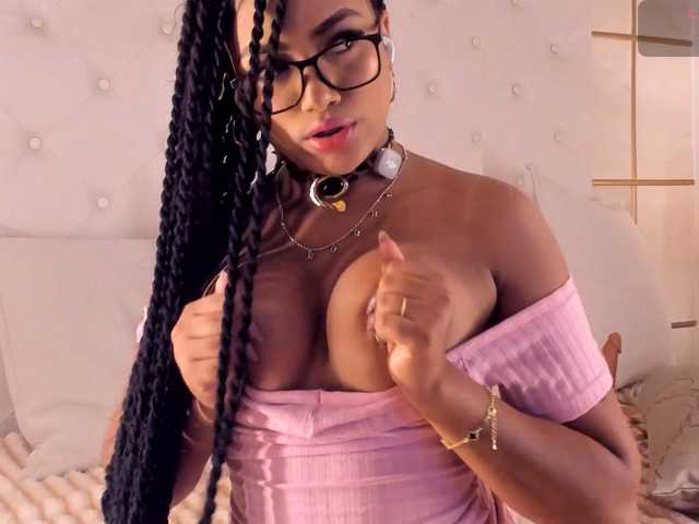 dionneventuri live cam on BongaCams