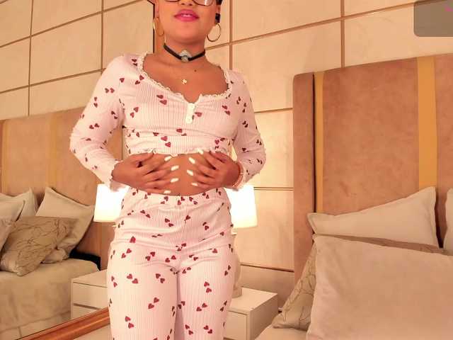 dionneventuri live cam on BongaCams