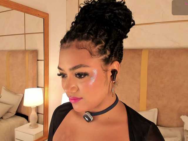 dionneventuri live cam on BongaCams