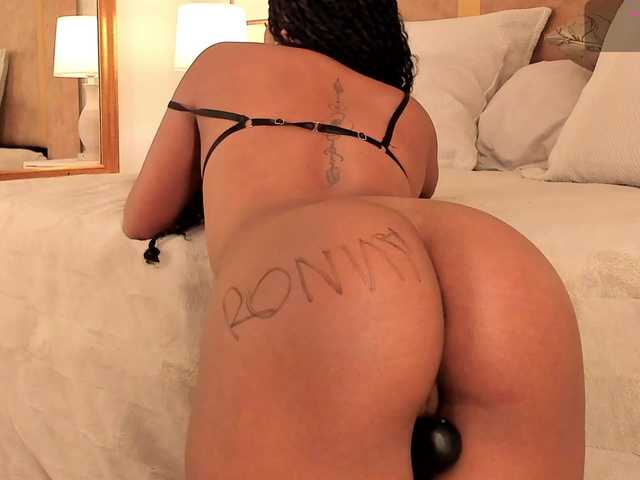 dionneventuri live cam on BongaCams