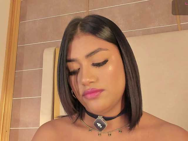 dionneventuri live cam on BongaCams