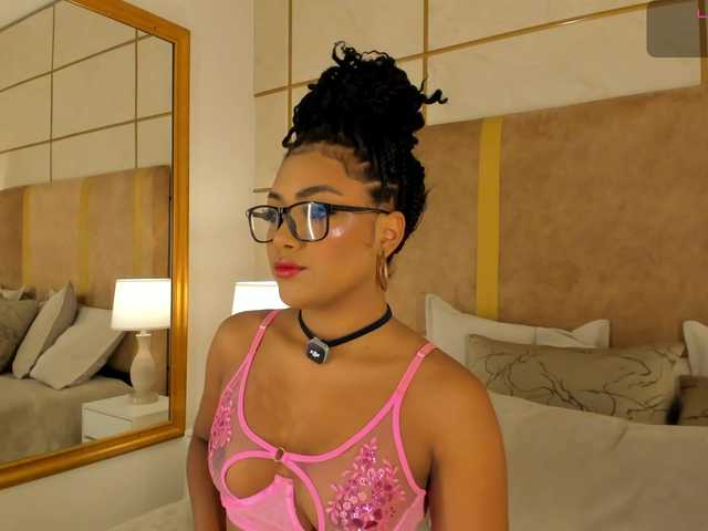dionneventuri live cam on BongaCams
