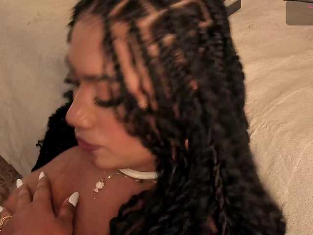 dionneventuri live cam on BongaCams
