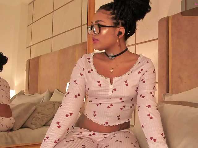 dionneventuri live cam on BongaCams
