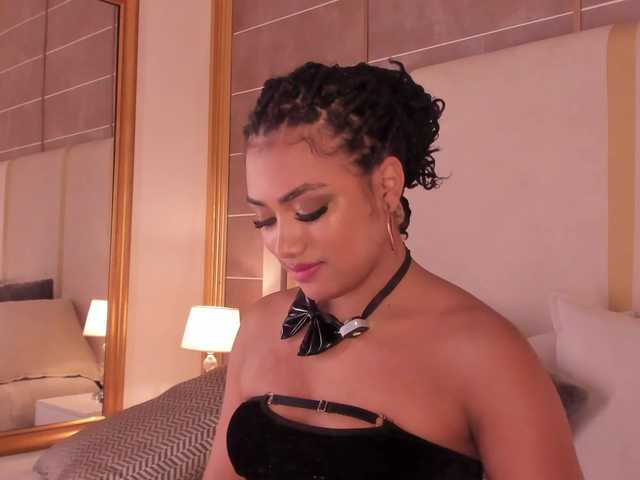 dionneventuri live cam on BongaCams