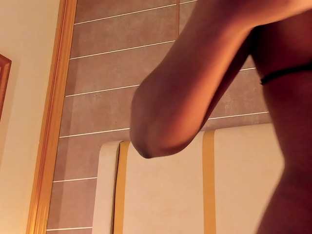 dionneventuri live cam on BongaCams