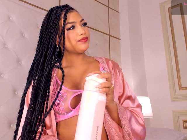 dionneventuri live cam on BongaCams