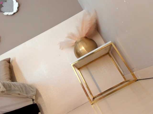 dionneventuri live cam on BongaCams