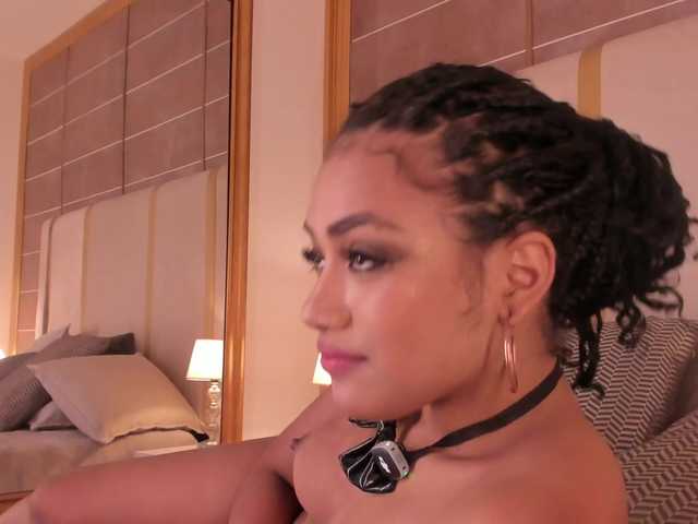 dionneventuri live cam on BongaCams