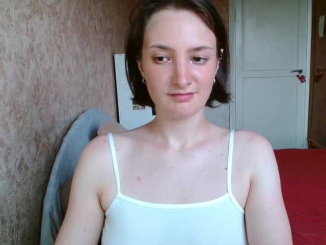 le modèle Carolzel est en webcam porno dans un show sur le site bongacams, il possède les tags suivants: White/Caucasian,Brunette,Shaved