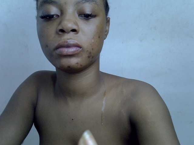 le modèle Sexyxpeach est en webcam porno dans un show sur le site bongacams, il possède les tags suivants: Ebony,Brunette,Trimmed