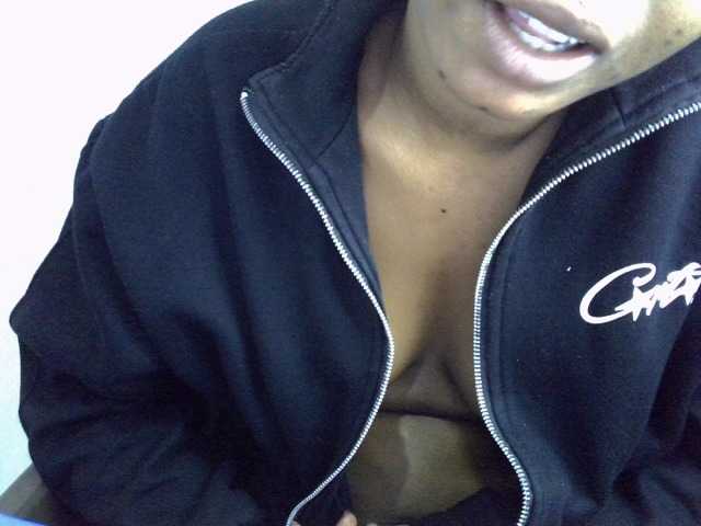 Sexyxpeach live cam on BongaCams