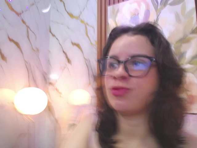 gagingmolly live cam on BongaCams