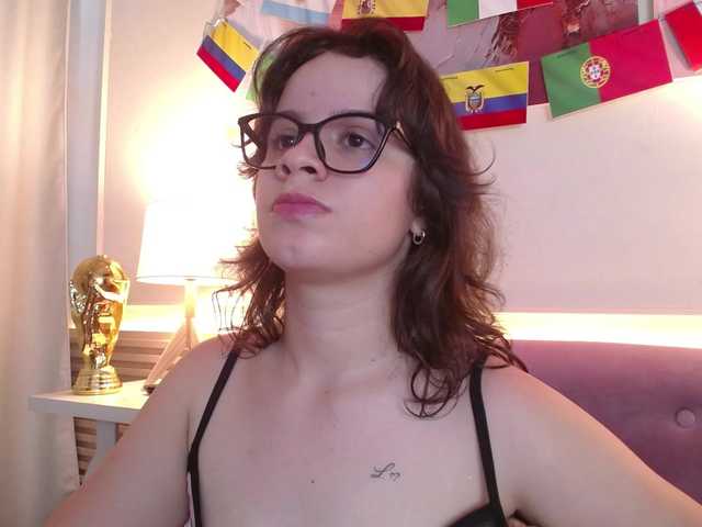 gagingmolly live cam on BongaCams