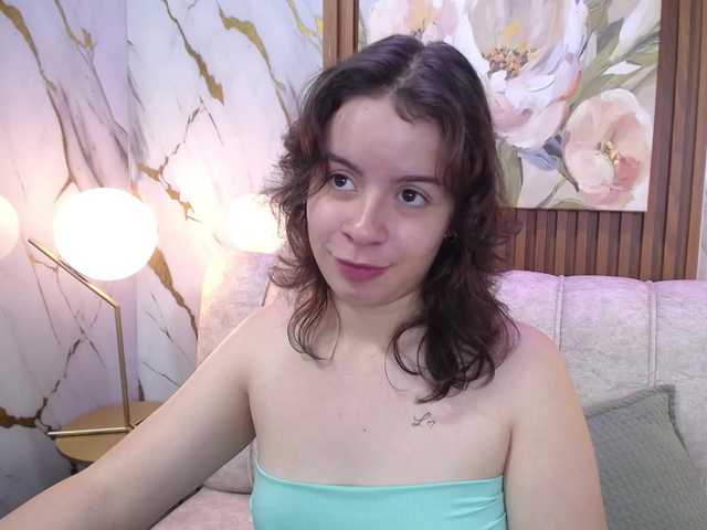 gagingmolly live cam on BongaCams