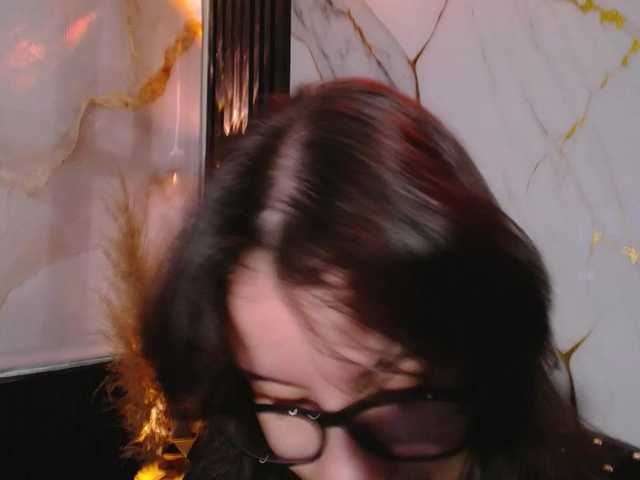 gagingmolly live cam on BongaCams
