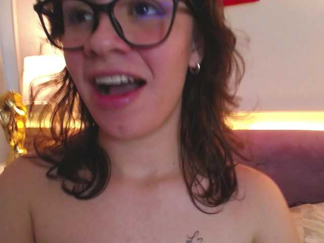 gagingmolly live cam on BongaCams