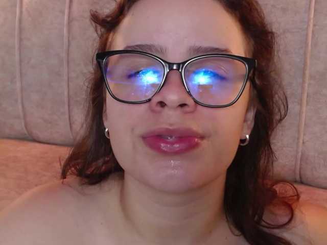 gagingmolly live cam on BongaCams