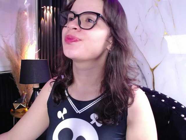 gagingmolly live cam on BongaCams