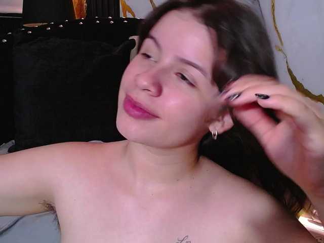 gagingmolly live cam on BongaCams