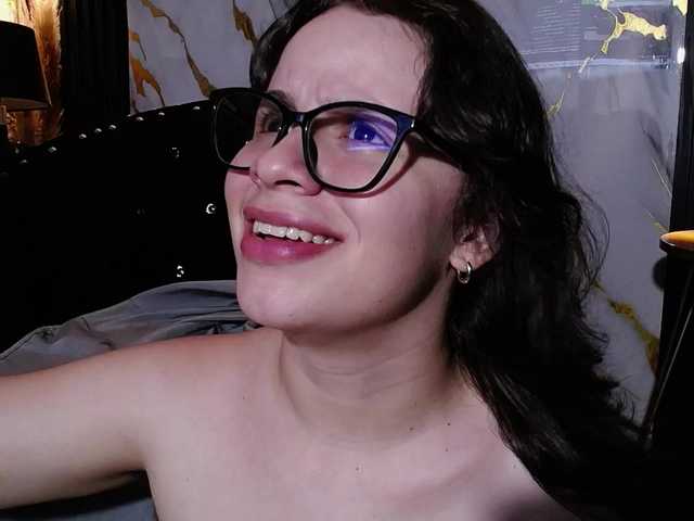 gagingmolly live cam on BongaCams