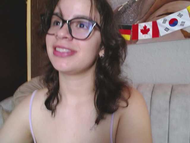 gagingmolly live cam on BongaCams