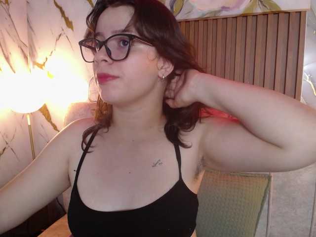 gagingmolly live cam on BongaCams