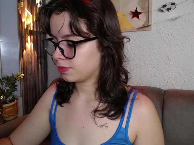 gagingmolly live cam on BongaCams