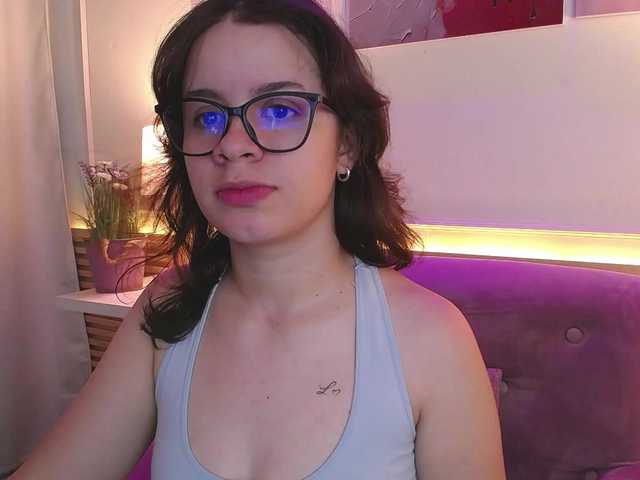gagingmolly live cam on BongaCams